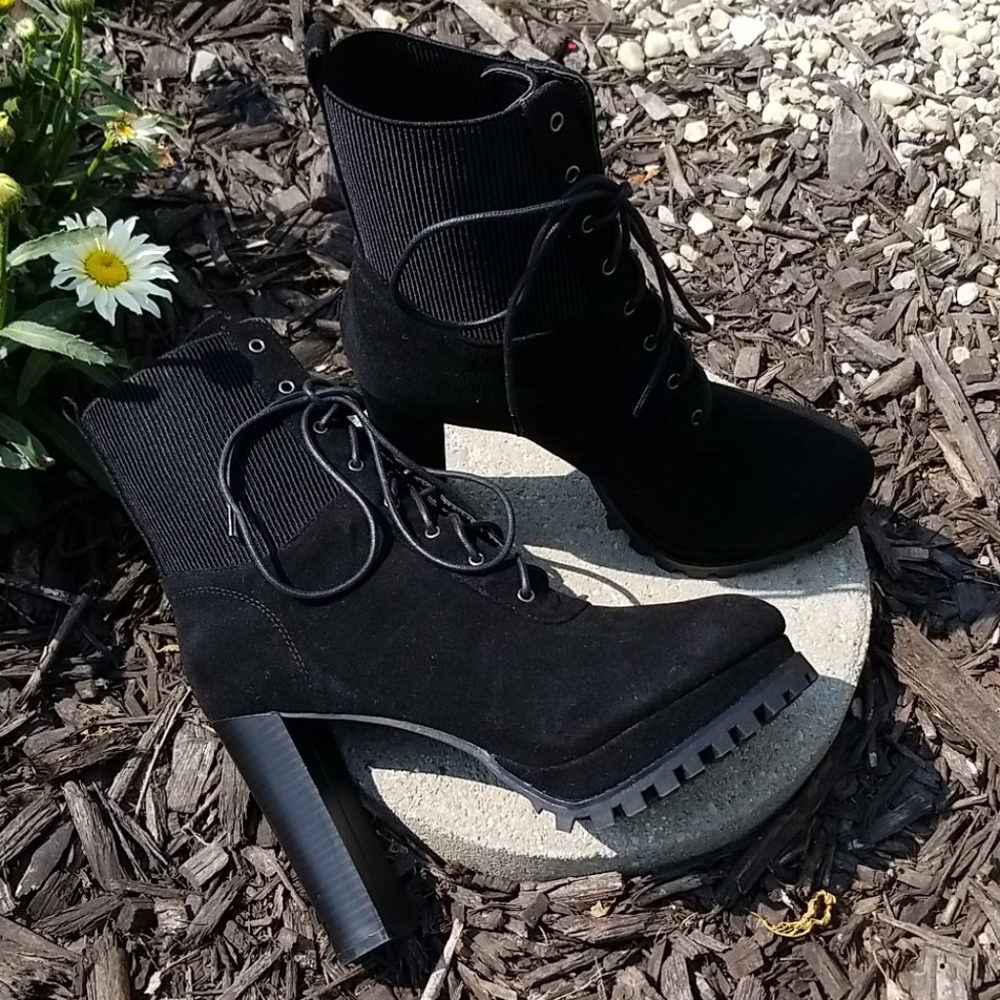 Women's Mackin J Chunky Heel Ankle Boots